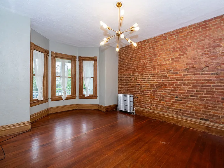 2660 Jefferson Ave — Photo 1