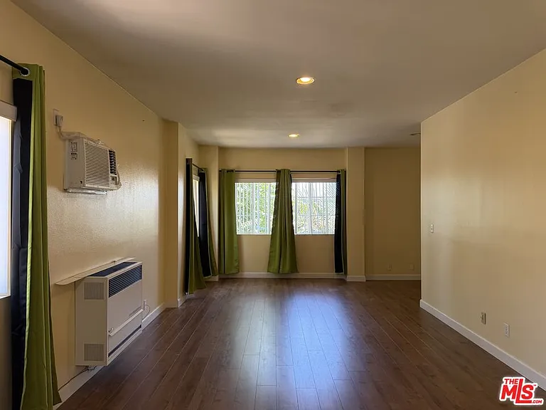 1839 Arlington Ave — Photo 2