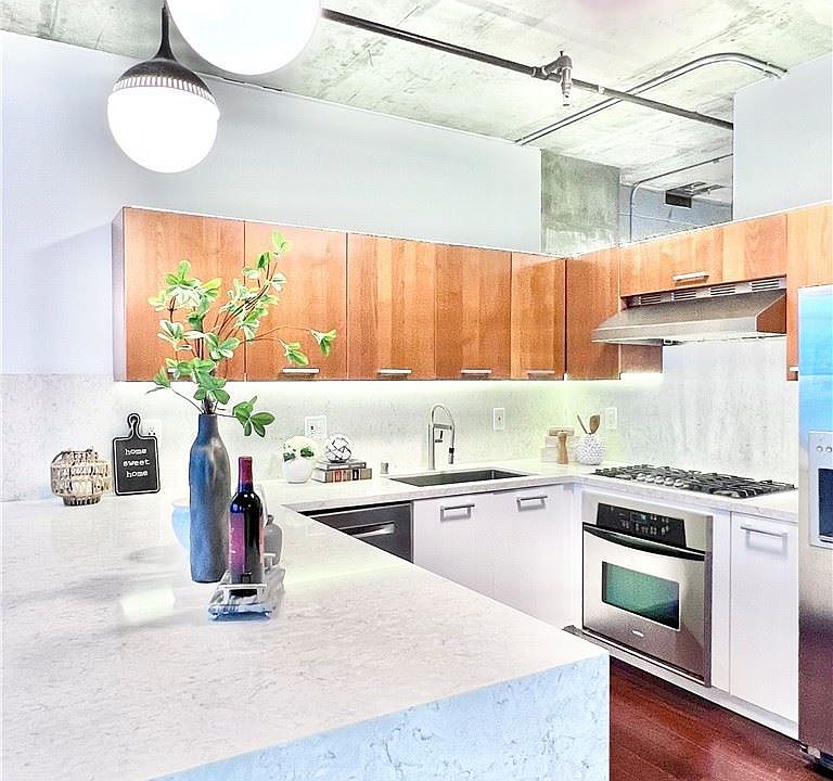 1st image of 645 W 9th St APT 212