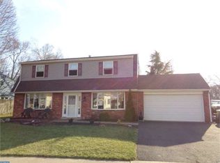 11 Dawn Rd, Levittown, PA 19056
