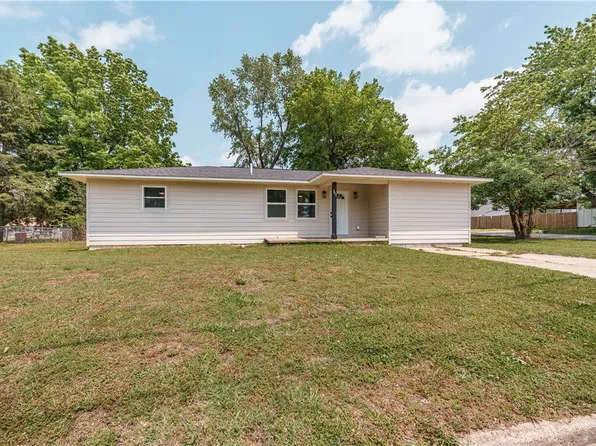 302 E 6th St, Green Forest, AR 72638
