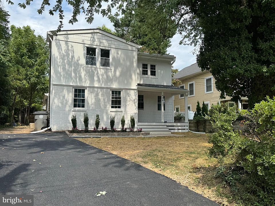 1st image of 916 Crawford Dr