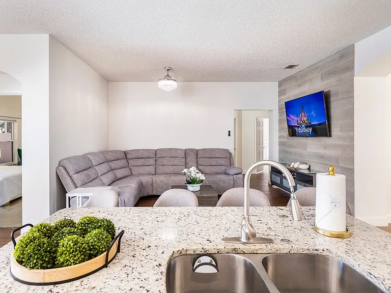 1041 Jaybee Ave — Photo 16