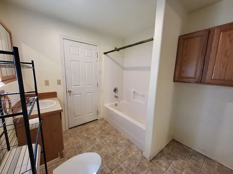 1872 Alder Ave #A & B — Photo 12