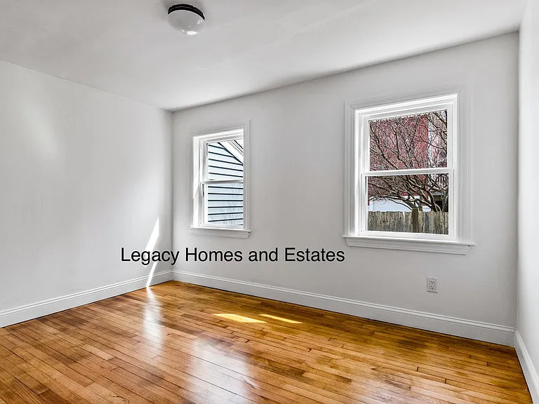 90 Packard Ave — Photo 9