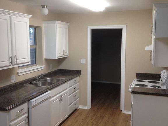 3rd image of 4321 E 61st St