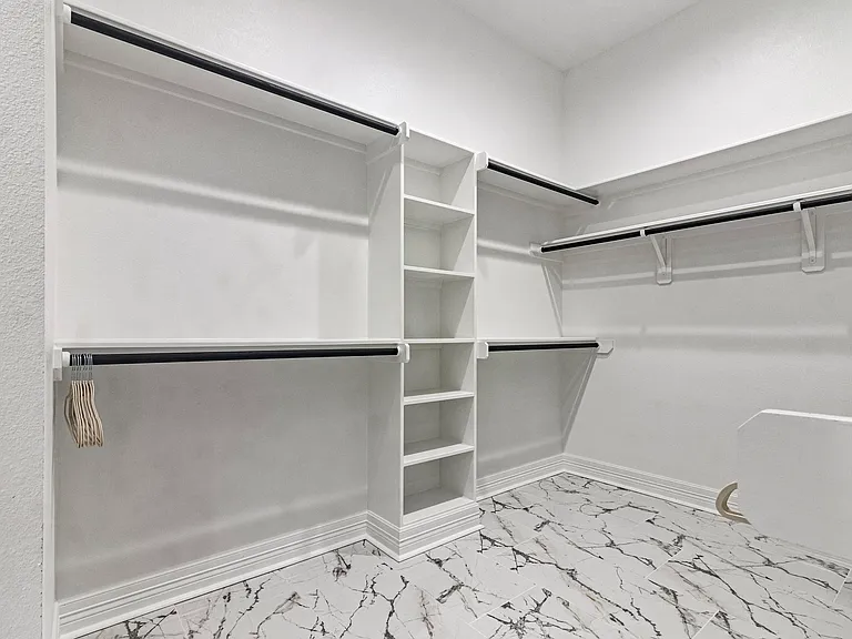 716 Dianne Ln — Photo 12