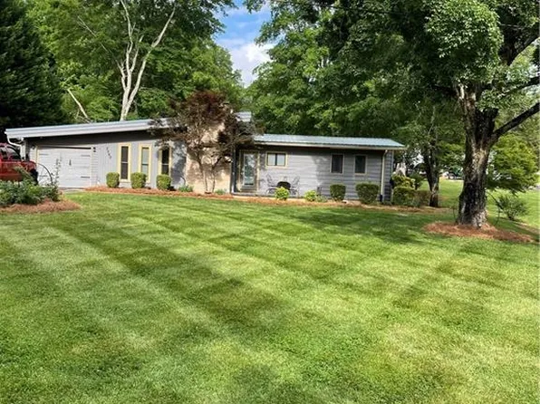 3560 Brookbank Dr, Pfafftown, NC 27040