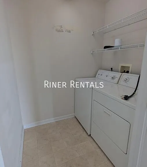 438 Diana Ct — Photo 3