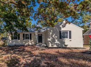 906 Dogwood Dr, Colonial Heights, VA 23834