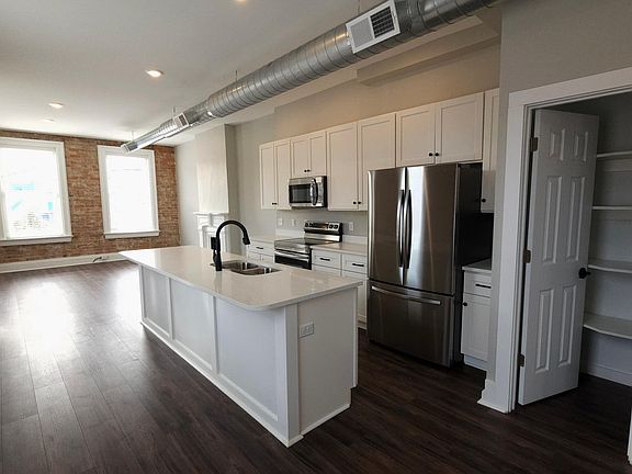 3rd image of 1905 Race St #302