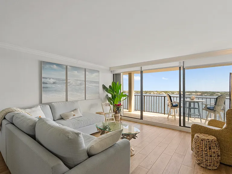130 Lakeshore Dr #923 — Photo 13