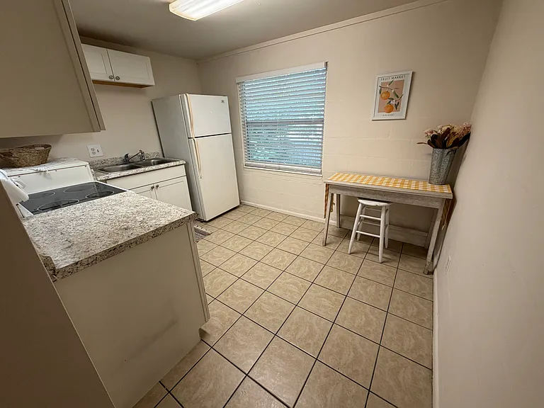 2901 NW 14th St #11 — Photo 6