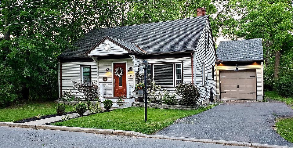 1st image of 10 Lloyd Ave