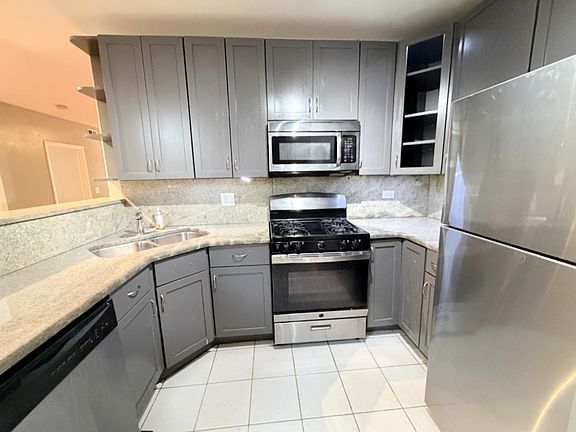 3rd image of 2222 W Rosemont Ave APT 2E