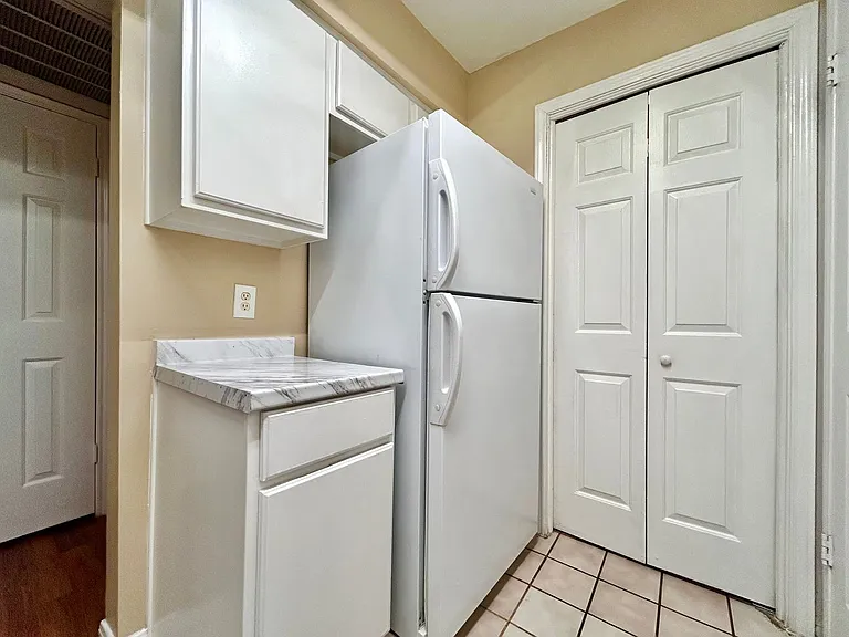 501 W 26th St #214 — Photo 8