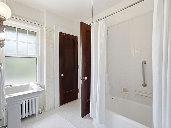 41st image of 505 E Linden Ave