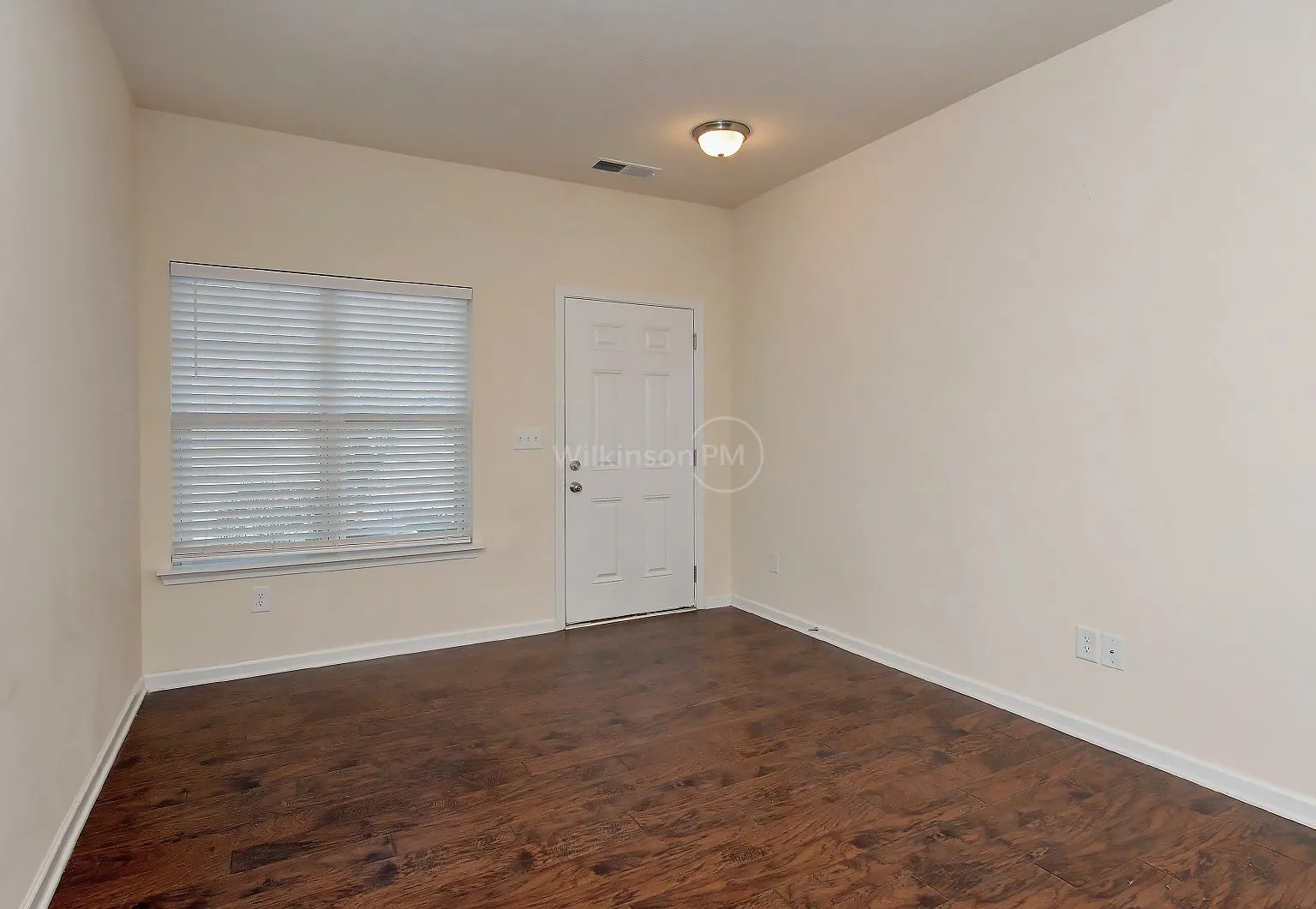 3 bed, 2.5 bath, 1320 sqft, $2,000 — Photo 4