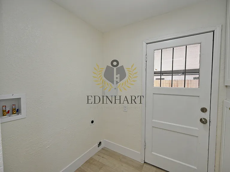 1584 N Carruth Ave — Photo 12