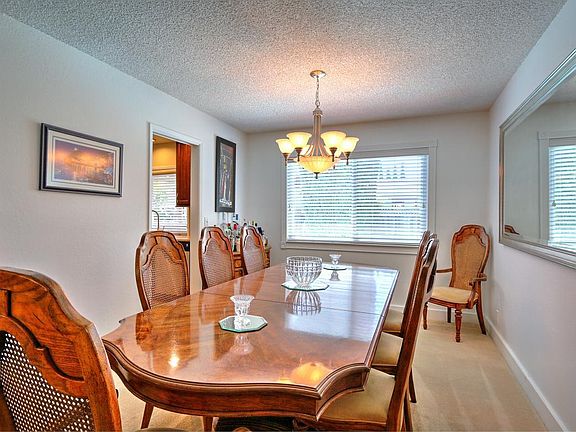3rd image of 5077 Glouchester Ct