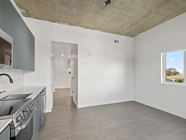 315 NW 32nd St #305 — Photo 18