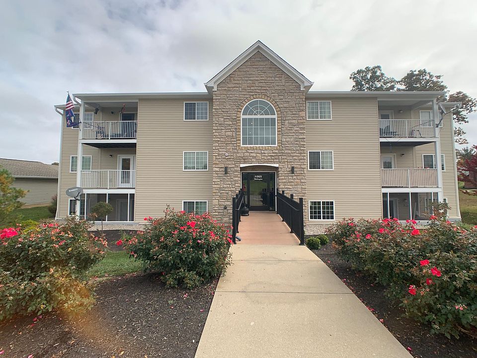 1st image of 1065 Wellington Dr Unit 11