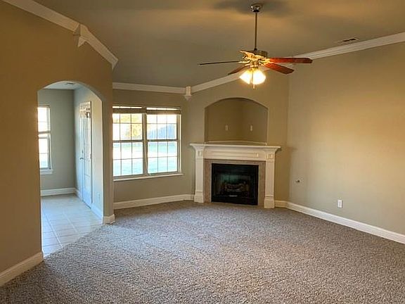 3rd image of 423 E Meadow Wood Ln
