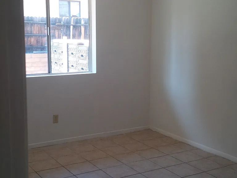 500 E Date St #8 — Photo 3