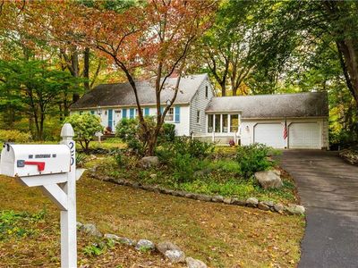 25 Hanaford Dr, East Greenwich, RI, 02818