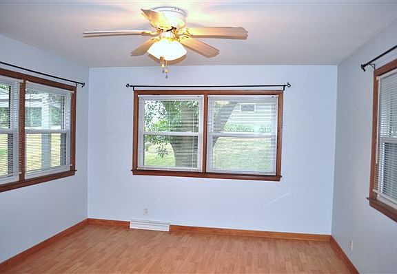 Bonus Room - 3 walls of windows