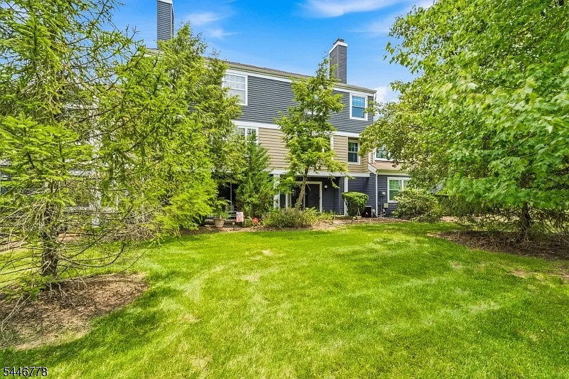 3 bed, 4.0 bath, 2400 sqft, $4,000 — Photo 3