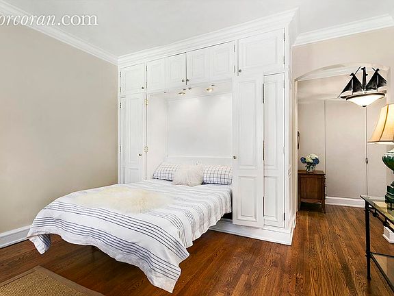 3rd image of 203 E 72nd St #3H