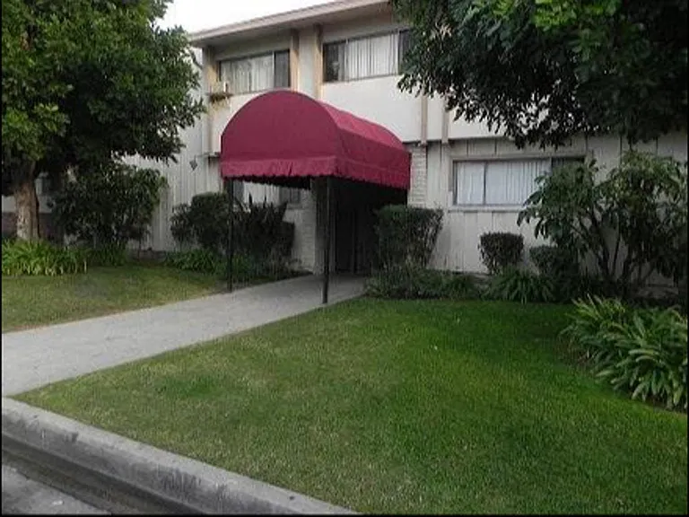 Arrington Ave — Photo 1