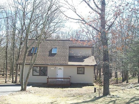 2nd image of 206 Clubhouse Dr