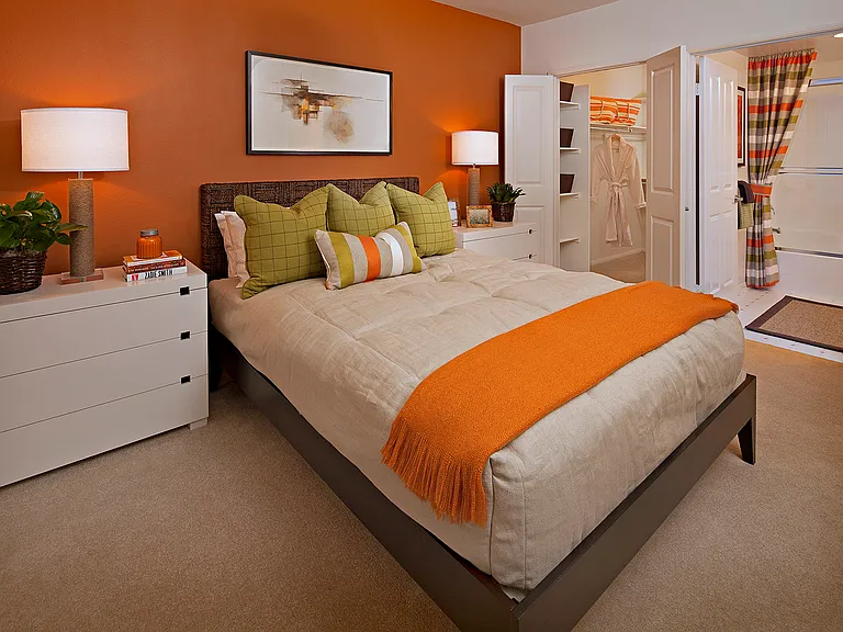 Serrano Apartment Homes — Photo 8