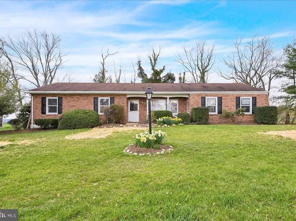4413 Webster Dr N, York, PA 17402