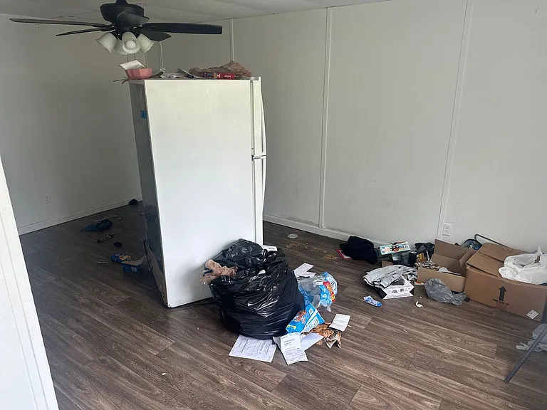 1030 Thornton Ave — Photo 1
