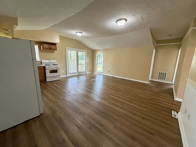 2238R Chestnut St — Photo 2