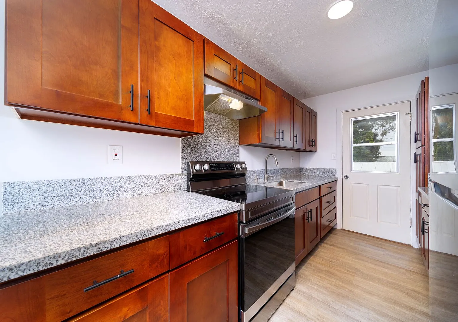 Newly Remodeled City View Apartments — Photo 2