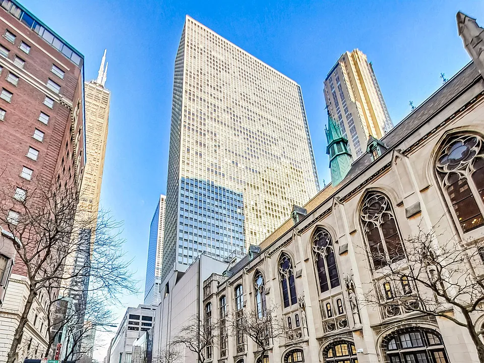 111 E Chestnut St #35J
