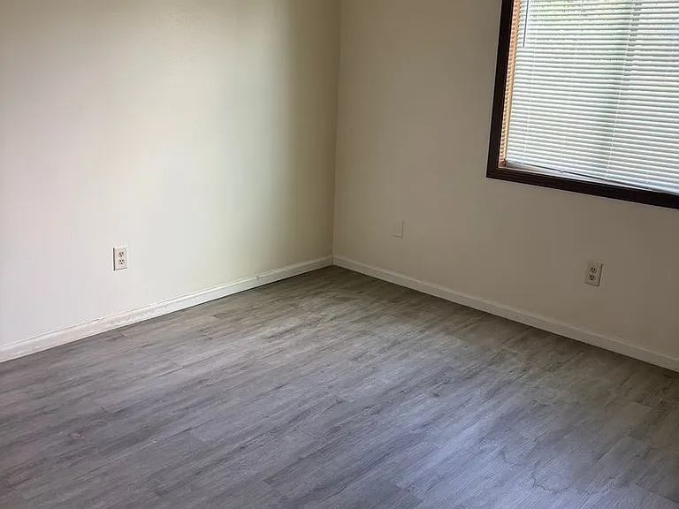 580 Knowlton St #101-204 — Photo 8