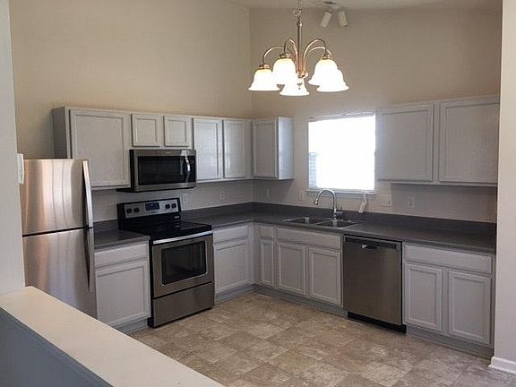 Kitchen w new Appliances