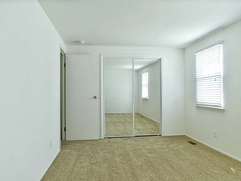 2015-05-28_Lake Village Apartments-012