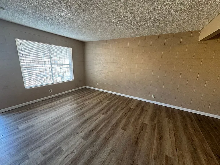 615 S Royal Crest Cir #11 — Photo 5