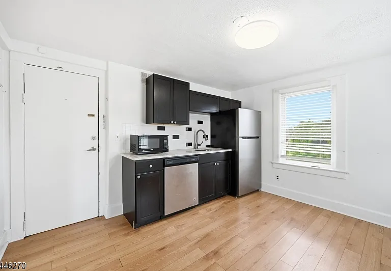 98 Maple Ave #A — Photo 10