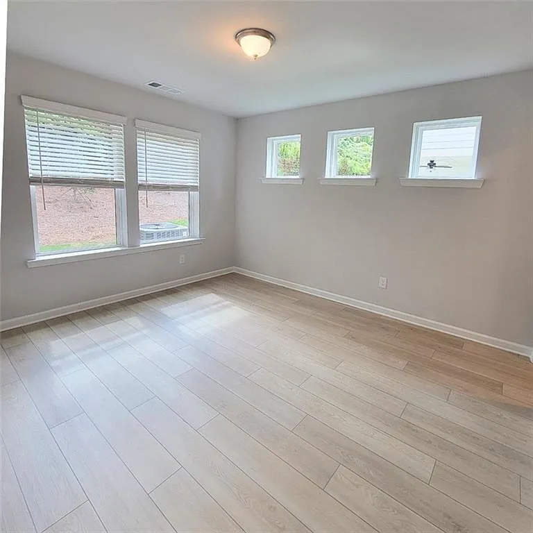 4 bed, 3.5 bath, $2,700 — Photo 3