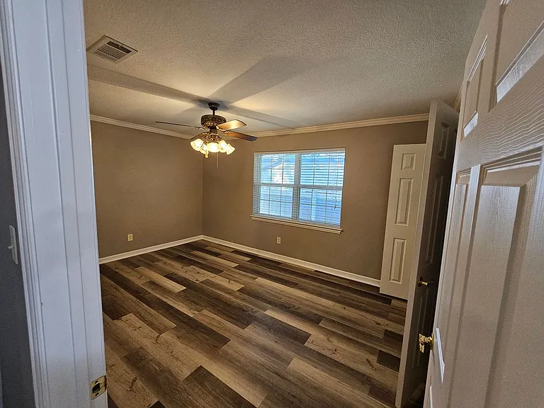 405 Atkerson Ln — Photo 14