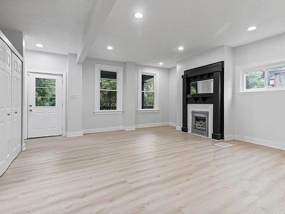 3rd image of 392 Calderwood Ave