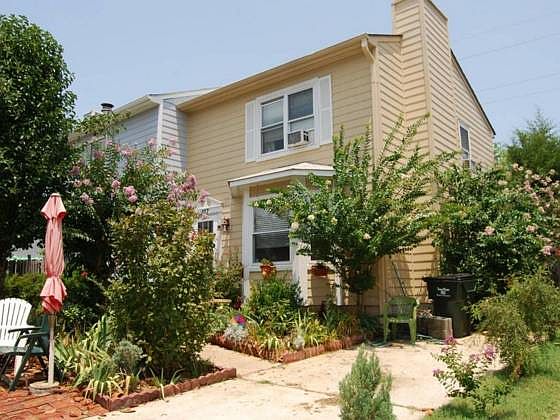 1st image of 107 Carriage Hill Dr
