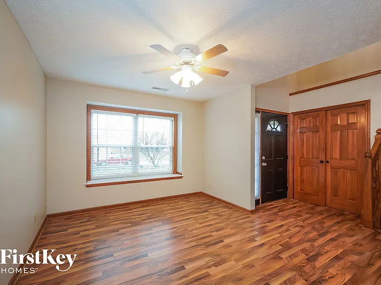 785 Hummingbird Ln — Photo 2